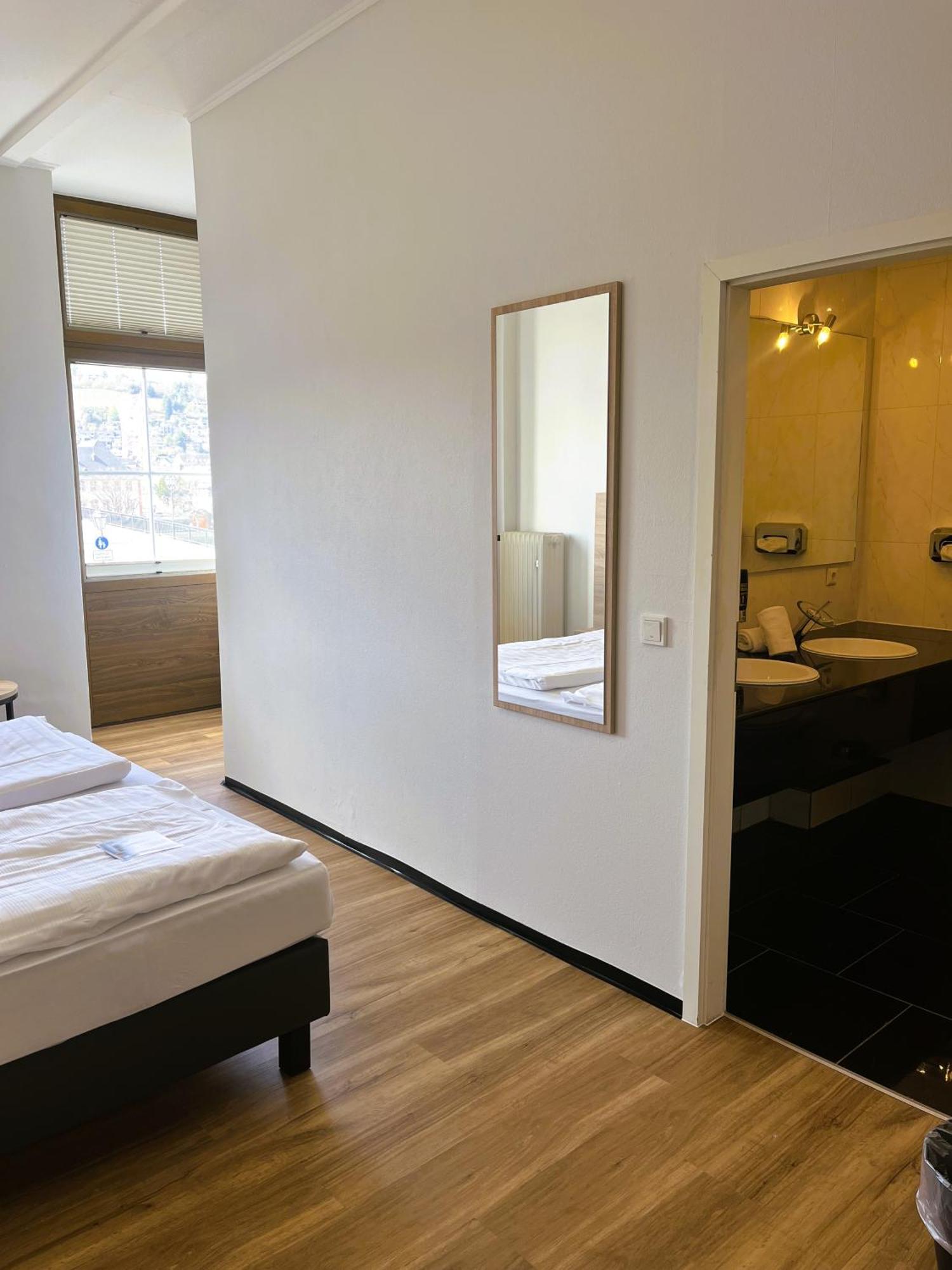 Moselhotel Roemischer Kaiser Бернкастель-Кюс Экстерьер фото